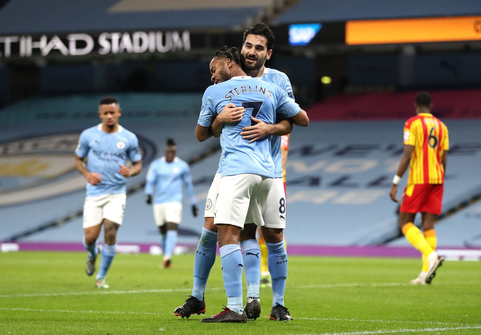 他以出色的 他以出色的